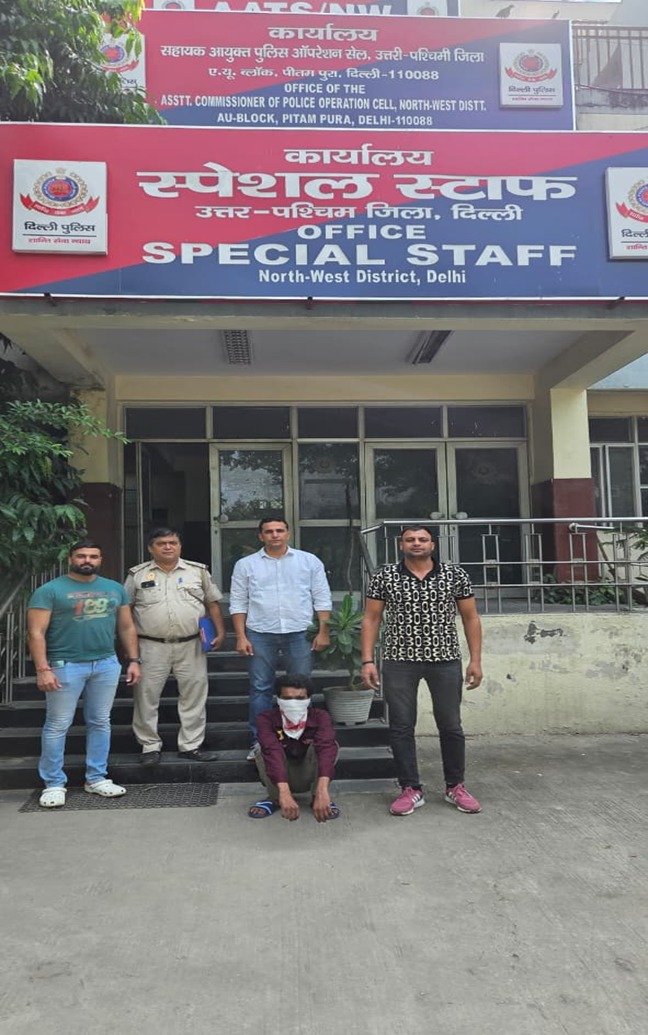 दिल्ली पुलिस की बड़ी कार्रवाई: हथियार सप्लायर और गैंगस्टरों के साथी गिरफ्तार, भारी मात्रा में हथियार बरामद
