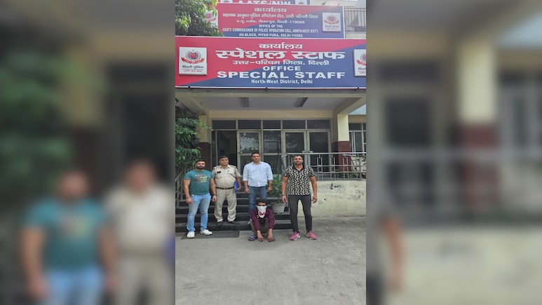 दिल्ली पुलिस की बड़ी कार्रवाई: हथियार सप्लायर और गैंगस्टरों के साथी गिरफ्तार, भारी मात्रा में हथियार बरामद