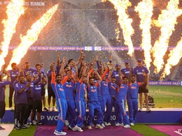 Asia Cup Final: टीम इंडिया जिंकली, पण ट्रॉफी कुठेय? सेलिब्रेशन पाहताना सगळ्यांना पडतोय प्रश्न Asia Cup Final: टीम इंडिया जिंकली, पण ट्रॉफी कुठेय? सेलिब्रेशन पाहताना सगळ्यांना पडतोय प्रश्न