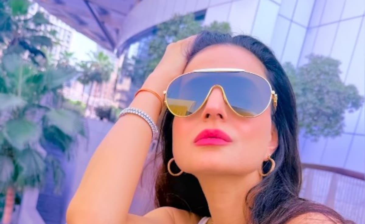 Ameesha Patel On Still Getting "All Kinds Of Proposals" At 50: "People Half My Age Want To Take Me Out"