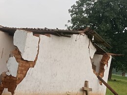 हाथियों ने चर्च को तोड़ डाला, मचाया जमकर उत्पात, क्षेत्र में भारी दहशत  हाथियों ने चर्च को तोड़ डाला, मचाया जमकर उत्पात, क्षेत्र में भारी दहशत