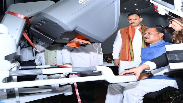 AIIMS Raipur: एम्स रायपुर में 'देव हस्त'; CM साय ने किया रोबोटिक सर्जिकल सिस्टम का शुभारंभ AIIMS Raipur: एम्स रायपुर में 'देव हस्त'; CM साय ने किया रोबोटिक सर्जिकल सिस्टम का शुभारंभ