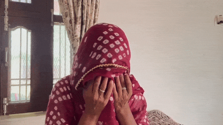 Rajasthan News: झुंझुनूं में वीरांगना की गुहार, शहीद स्मारक के लिए दो गज जमीन भी नहीं Rajasthan News: झुंझुनूं में वीरांगना की गुहार, शहीद स्मारक के लिए दो गज जमीन भी नहीं