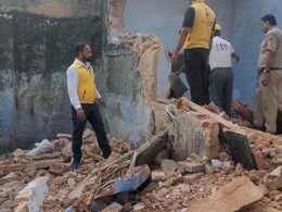 मकान ढहा तो बहू बन गई सास की ढाल, बचाने की कोशिश में दोनों मलबे में दबीं, एक की मौत मकान ढहा तो बहू बन गई सास की ढाल, बचाने की कोशिश में दोनों मलबे में दबीं, एक की मौत