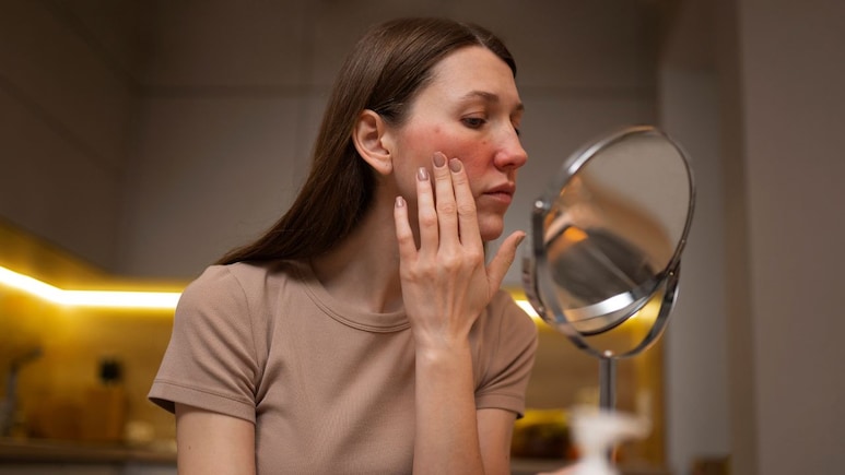Skincare करते हुए कभी न करें ये 3 गलतियां, डर्मेटोलॉजिस्ट ने बताया सेलिब्रिटी भी करते हैं भूल