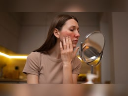 Skincare करते हुए कभी न करें ये 3 गलतियां, डर्मेटोलॉजिस्ट ने बताया सेलिब्रिटी भी करते हैं भूल Skincare करते हुए कभी न करें ये 3 गलतियां, डर्मेटोलॉजिस्ट ने बताया सेलिब्रिटी भी करते हैं भूल