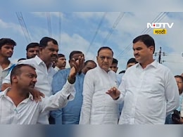 Jalna rain news: कृषीमंत्र्यांना शेतकऱ्यांनी घेरलं, प्रश्नांचा भडीमार अन् मंत्र्यांची तारांबळ, अखेर काढता पाय Jalna rain news: कृषीमंत्र्यांना शेतकऱ्यांनी घेरलं, प्रश्नांचा भडीमार अन् मंत्र्यांची तारांबळ, अखेर काढता पाय