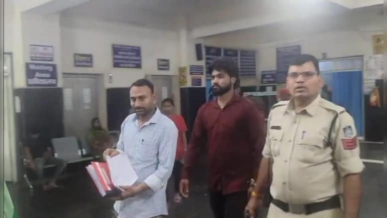 पहले बनाया शारीरिक संबंध फिर जबरन करना चाहता था शादी, लड़की भागकर पहुंची थाने