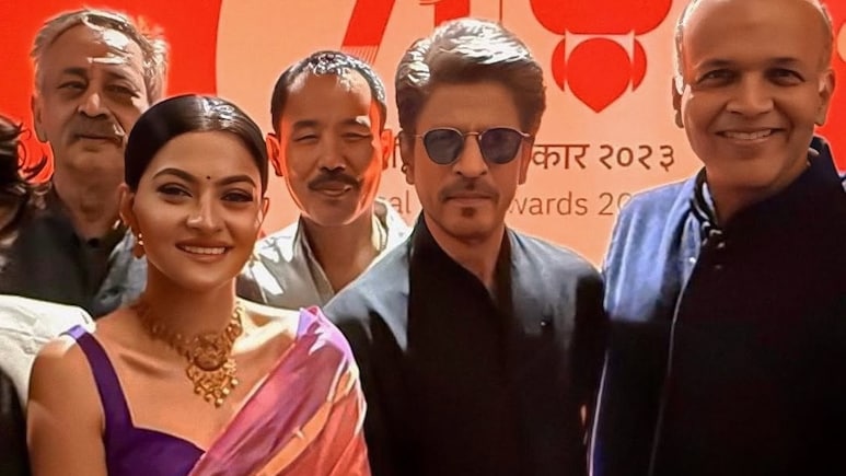 शाहरुख खान से हाथ मिलाने के बाद नेशनल अवॉर्ड की जूरी मेंबर ने नहीं धोए हाथ, बोलीं-   आपकी इंसानियत हमें प्रेरित करती है