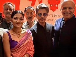 शाहरुख खान से हाथ मिलाने के बाद नेशनल अवॉर्ड की जूरी मेंबर ने नहीं धोए हाथ, बोलीं-   आपकी इंसानियत हमें प्रेरित करती है शाहरुख खान से हाथ मिलाने के बाद नेशनल अवॉर्ड की जूरी मेंबर ने नहीं धोए हाथ, बोलीं-   आपकी इंसानियत हमें प्रेरित करती है