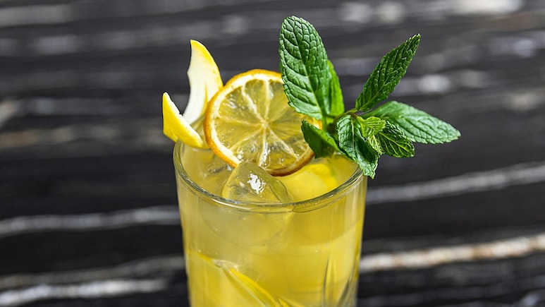 Fitness Coach Recommends Drinking Warm Lemon Water With Sea Salt In The Morning. What Are Its Benefits? Fitness Coach Recommends Drinking Warm Lemon Water With Sea Salt In The Morning. What Are Its Benefits?