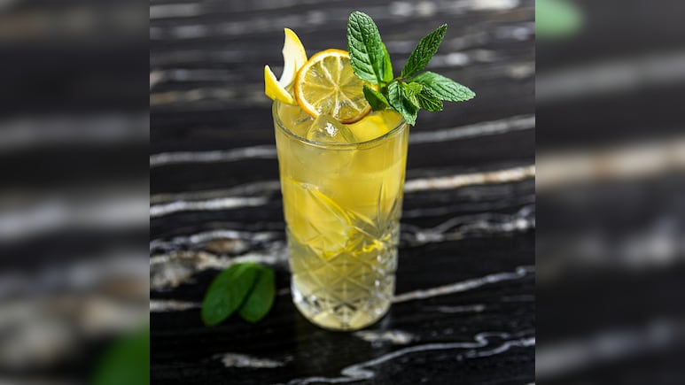 क्या सर्दियों में नींबू पानी पीना चाहिए? जानिए नींबू पानी पीने के फायदे और नुकसान क्या सर्दियों में नींबू पानी पीना चाहिए? जानिए नींबू पानी पीने के फायदे और नुकसान