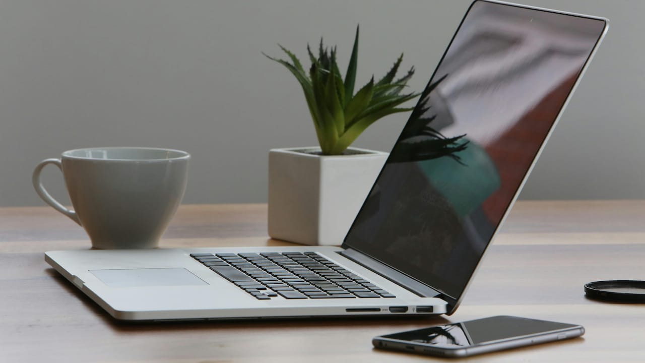Extreme hot or cold temperatures can affect the laptop and its performance