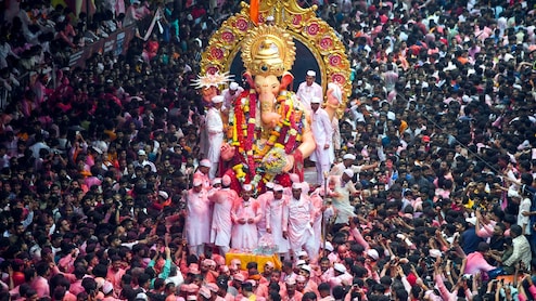 Lalbaugcha Raja Visarjan :8 किमीसाठी 20 तास; 'या' 5 परंपरांमुळे लालबागच्या राजाच्या विसर्जनाला लागतो इतका वेळ