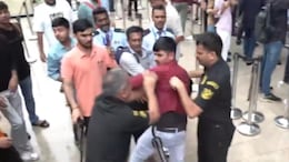 Apple BKC Store Fight: 'iPhone ' साठी आयमाय काढली, बीकेसीत राडा; पाहा VIDEO