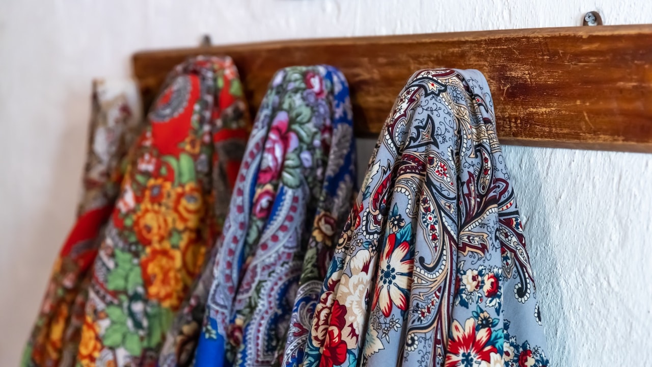 Trendy ways to wear scarf for every occasion 
