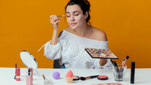 Huda Beauty के इन प्रोडक्ट्स से अब पार्लर जैसा मेकअप घर पर करना होगा  मुमकिन