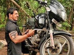 जॉन अब्राहम ने हाथों से उठा डाली थी बाइक, एक्ट्रेस के साथ शूटिंग में लिए थे सात फेरे- जानते हैं इस हिट फिल्म का नाम? जॉन अब्राहम ने हाथों से उठा डाली थी बाइक, एक्ट्रेस के साथ शूटिंग में लिए थे सात फेरे- जानते हैं इस हिट फिल्म का नाम?
