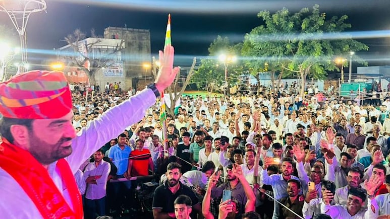 Rajasthan politics: हनुमान बेनीवाल का बड़ा बयान, बोले- '80 साल के जाट नेता भी छूते हैं सचिन पायलट के पैर' Rajasthan politics: हनुमान बेनीवाल का बड़ा बयान, बोले- '80 साल के जाट नेता भी छूते हैं सचिन पायलट के पैर'