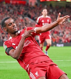 Arne Slot Urges Patience As Alexander Isak Returns To Training With Liverpool
