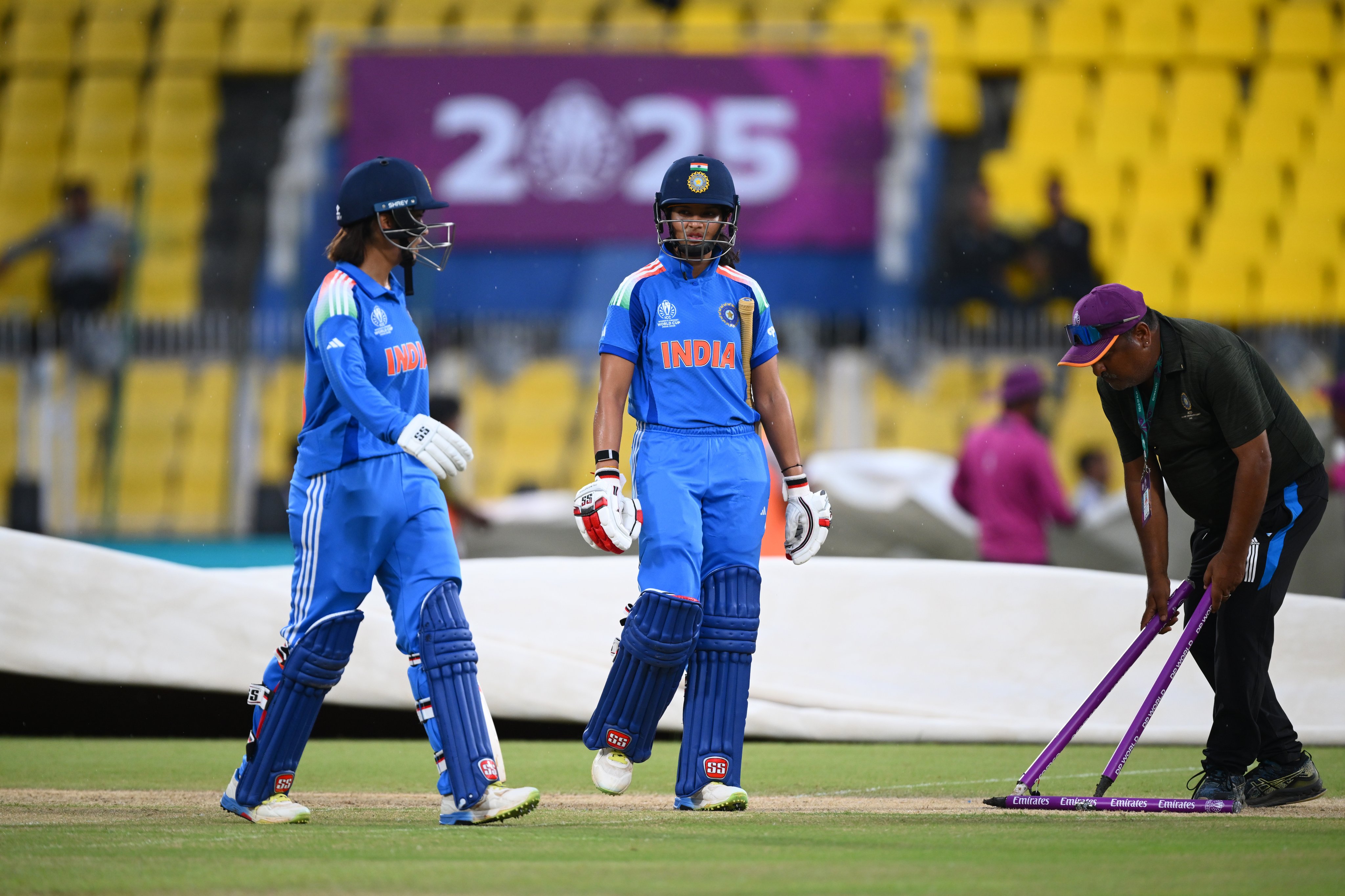 India vs Sri Lanka Today Match Live Score: फिर शुरू हुई बारिश, लंबा हो सकता है इंतजार, भारत 43/1