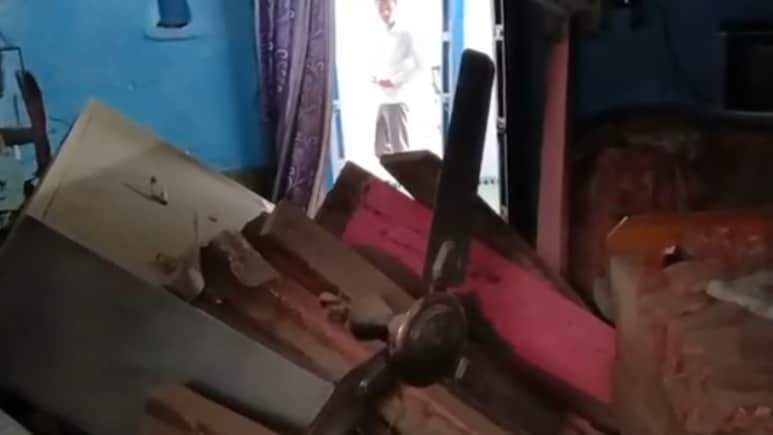 Rajasthan: बांसवाड़ा में हादसा, भरभराकर गिरी दो मंज़िला मकान की छत; परिवार के 6 सदस्य थे मौजूद Rajasthan: बांसवाड़ा में हादसा, भरभराकर गिरी दो मंज़िला मकान की छत; परिवार के 6 सदस्य थे मौजूद