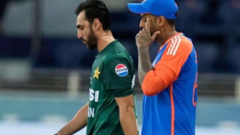 India vs Pakistan: पाकिस्तान से मैच की मजबूरी थी, कप्तान के लिए हाथ मिलाने की नहीं
