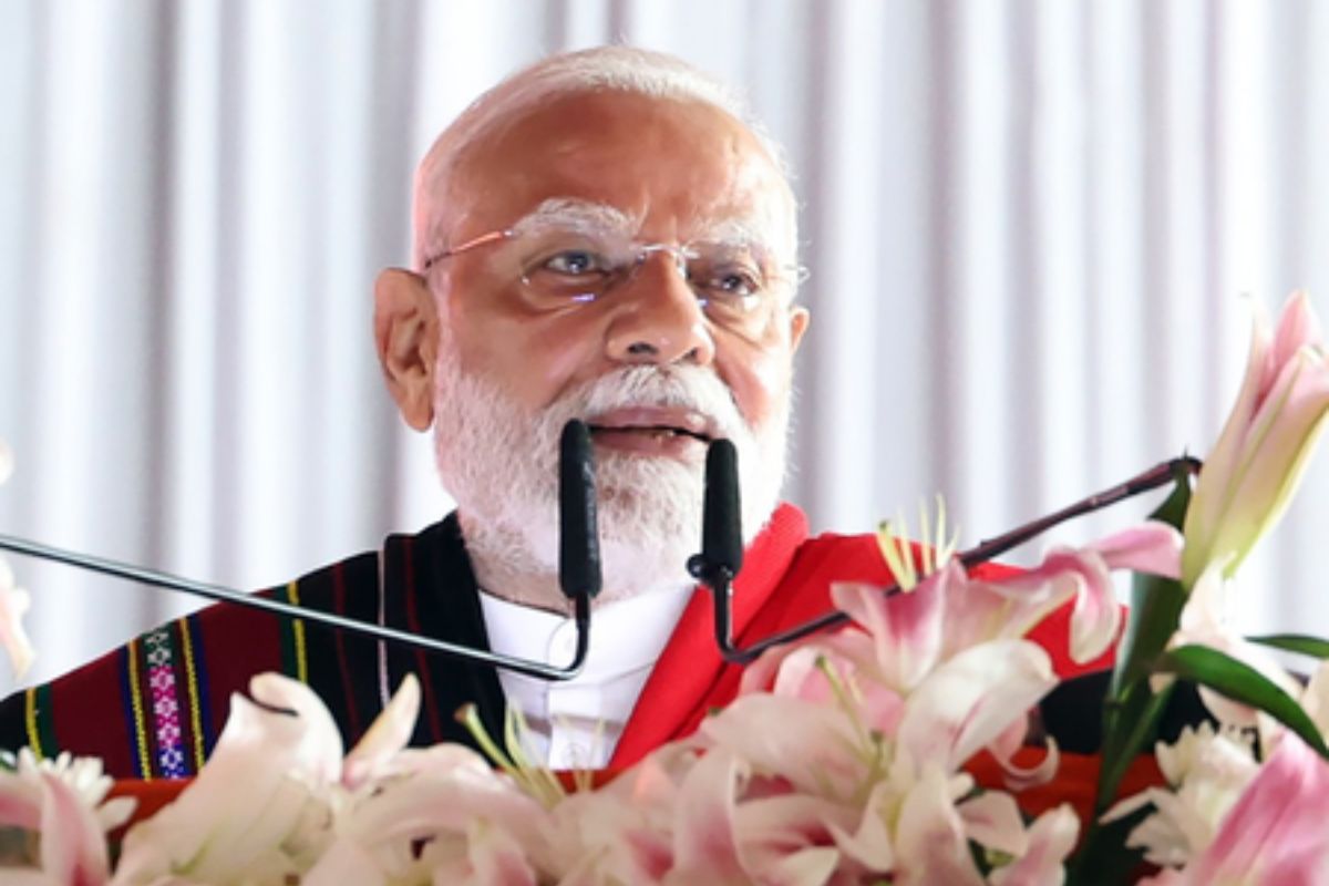 हिंसा दुर्भाग्यपूर्ण... मणिपुर को हमें शांति और विकास के रास्ते पर ले जाना है- इंफाल में बोले PM मोदी