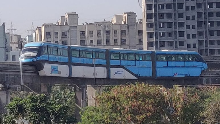 New Monorails in Mumbai: मुंबईत धावणार नव्या अत्याधुनिक 10 मोनोरेल; काय असणार वैशिष्ट्ये New Monorails in Mumbai: मुंबईत धावणार नव्या अत्याधुनिक 10 मोनोरेल; काय असणार वैशिष्ट्ये