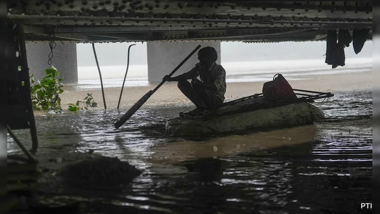 Yamuna River Surges Past Danger Mark, Evacuation, Relief Plans At The Ready Yamuna River Surges Past Danger Mark, Evacuation, Relief Plans At The Ready