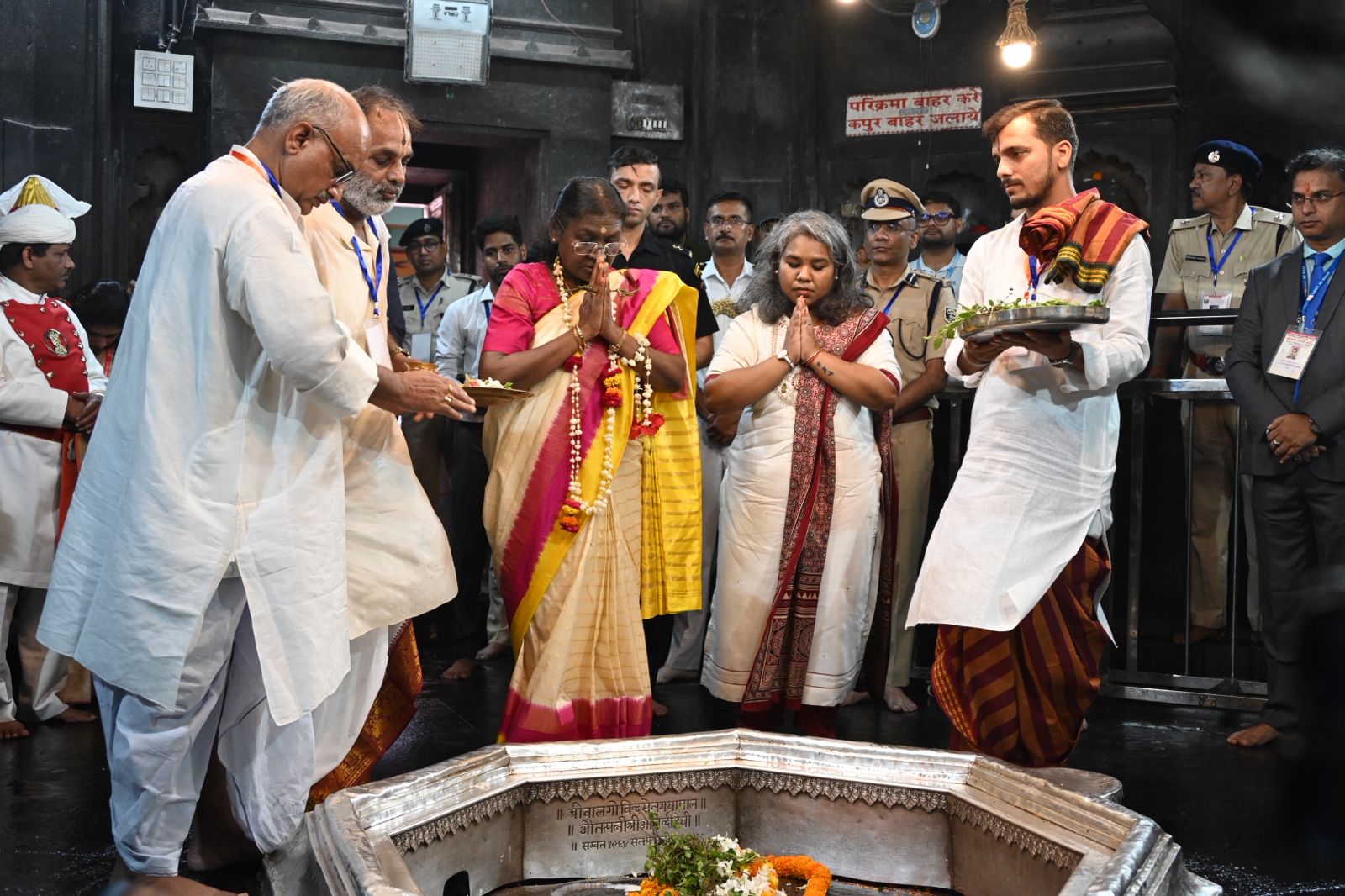 पितृपक्ष 2025: राष्ट्रपति मुर्मू ने गयाजी में पुरखों की आत्मा की शांति और मोक्ष प्राप्ति के लिए किया पिंडदान