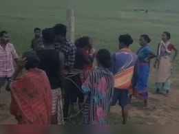 रिश्तेदार के साथ बाजार जा रही थी महिला, लोगों को लगा आशिक है, खंभे से बांधा और फिर ... रिश्तेदार के साथ बाजार जा रही थी महिला, लोगों को लगा आशिक है, खंभे से बांधा और फिर ...