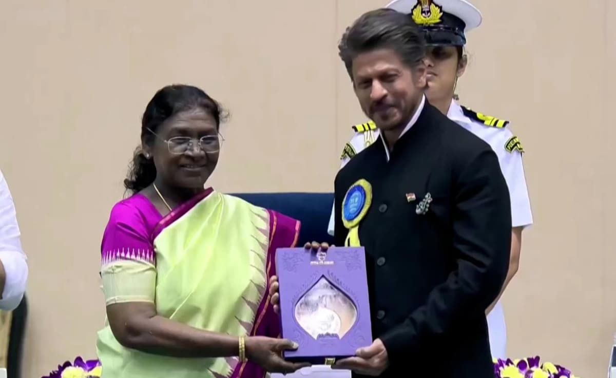 BJP, Congress Spar Over National Award For Shah Rukh Khan