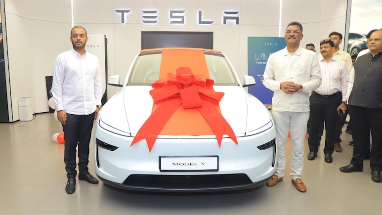 'एवढा पैसा कुठून आला काका?' नातवाला TESLA गिफ्ट देणाऱ्या प्रताप सरनाईकांना मराठी अभिनेत्याचा सवाल! 'एवढा पैसा कुठून आला काका?' नातवाला TESLA गिफ्ट देणाऱ्या प्रताप सरनाईकांना मराठी अभिनेत्याचा सवाल!