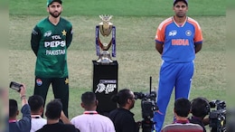 मैदानात रंगला TOSS वॉर! PAK च्या कॅप्टनकडे रवी शास्त्रींनी केलं दुर्लक्ष,वकार युनिसनेही 'असं' काही केलं..Video ची होतेय तुफान चर्चा