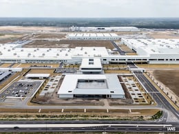 Seoul Says Over 300 South Koreans Held In US Battery Plant Site Raid Seoul Says Over 300 South Koreans Held In US Battery Plant Site Raid