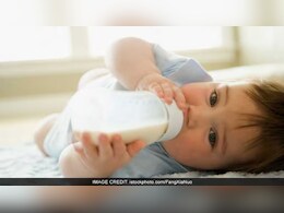बच्चे को बोतल से दूध कब तक पिलाना चाहिए? डॉक्टर ने बताया इस उम्र के बाद पूरी तरह कर दें बंद बच्चे को बोतल से दूध कब तक पिलाना चाहिए? डॉक्टर ने बताया इस उम्र के बाद पूरी तरह कर दें बंद