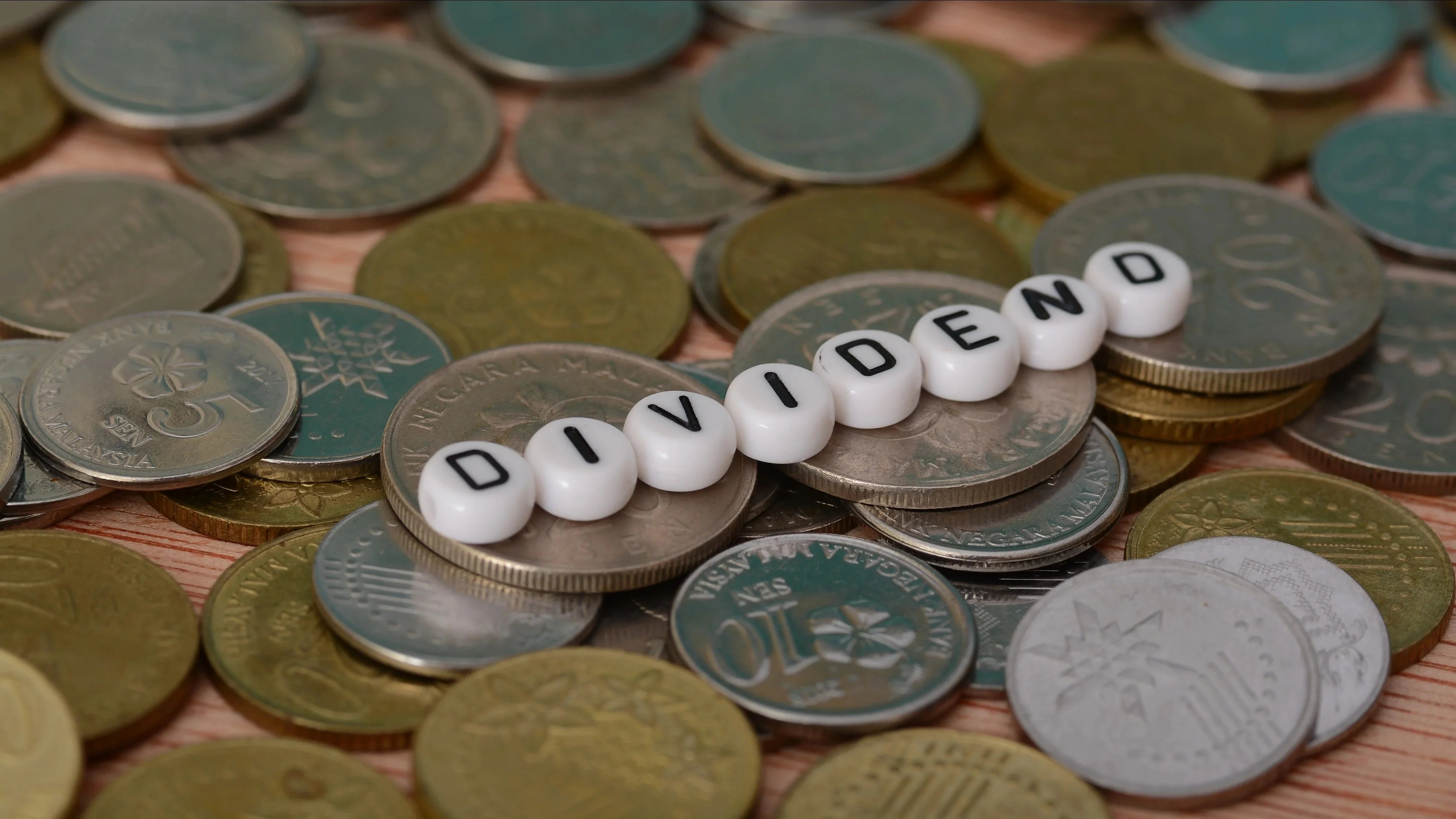 Top Dividend Stocks: TCS, Nestle, HUL, Infosys, Bajaj Auto — Returns, Valuations Explained