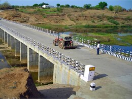 प्रधानमंत्री ग्राम सड़क योजना के अंतर्गत अब तक 7.83 लाख किलोमीटर की सड़कों का हुआ निर्माण; 9,891 पुल भी बने प्रधानमंत्री ग्राम सड़क योजना के अंतर्गत अब तक 7.83 लाख किलोमीटर की सड़कों का हुआ निर्माण; 9,891 पुल भी बने