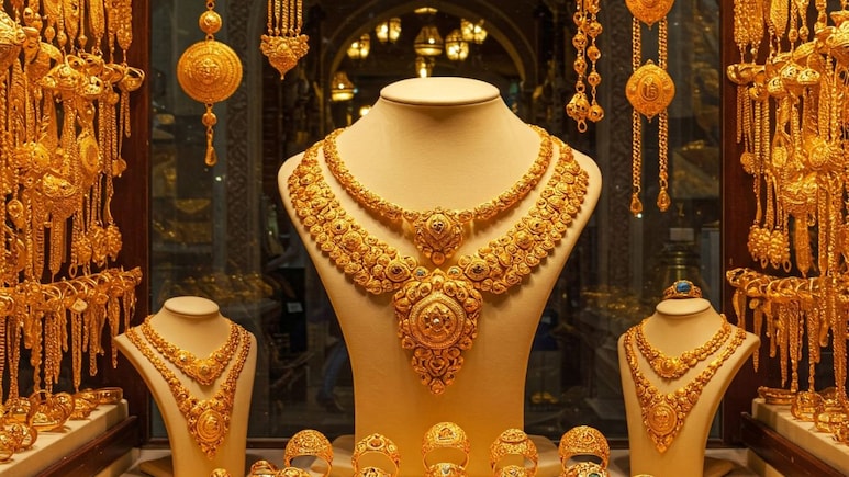 Gold Rate Today: दसरा कसा होईल हसरा ? सोन्या-चांदीचे दर ऐकून तोंडचे पाणी पळाले