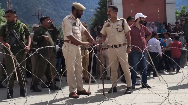 Protests in J&K Over AAP Legislator's Arrest, Cops Resort To Lathicharge Protests in J&K Over AAP Legislator's Arrest, Cops Resort To Lathicharge