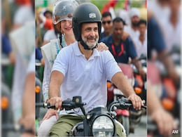 Bihar Dhaba Owner Loses Bike In Rally, Gets New Pulsar From Rahul Gandhi Bihar Dhaba Owner Loses Bike In Rally, Gets New Pulsar From Rahul Gandhi