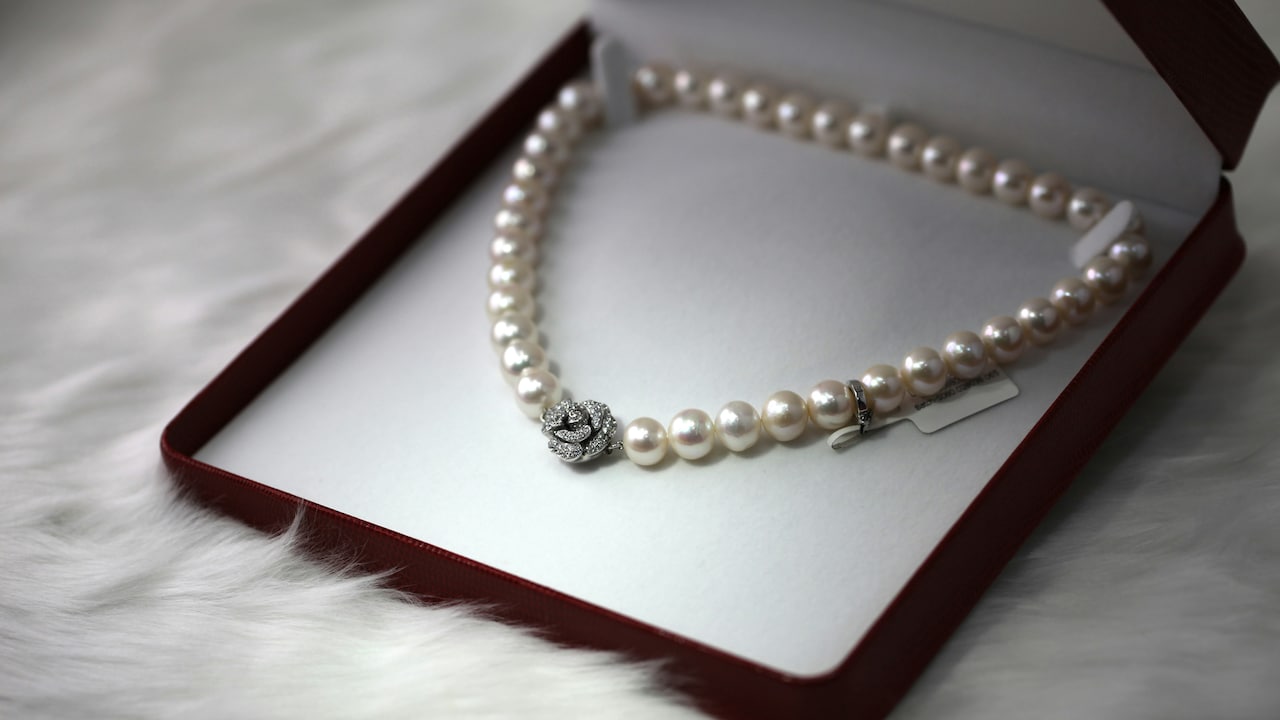 Get top minimalist Jewellery picks that speak volumes 