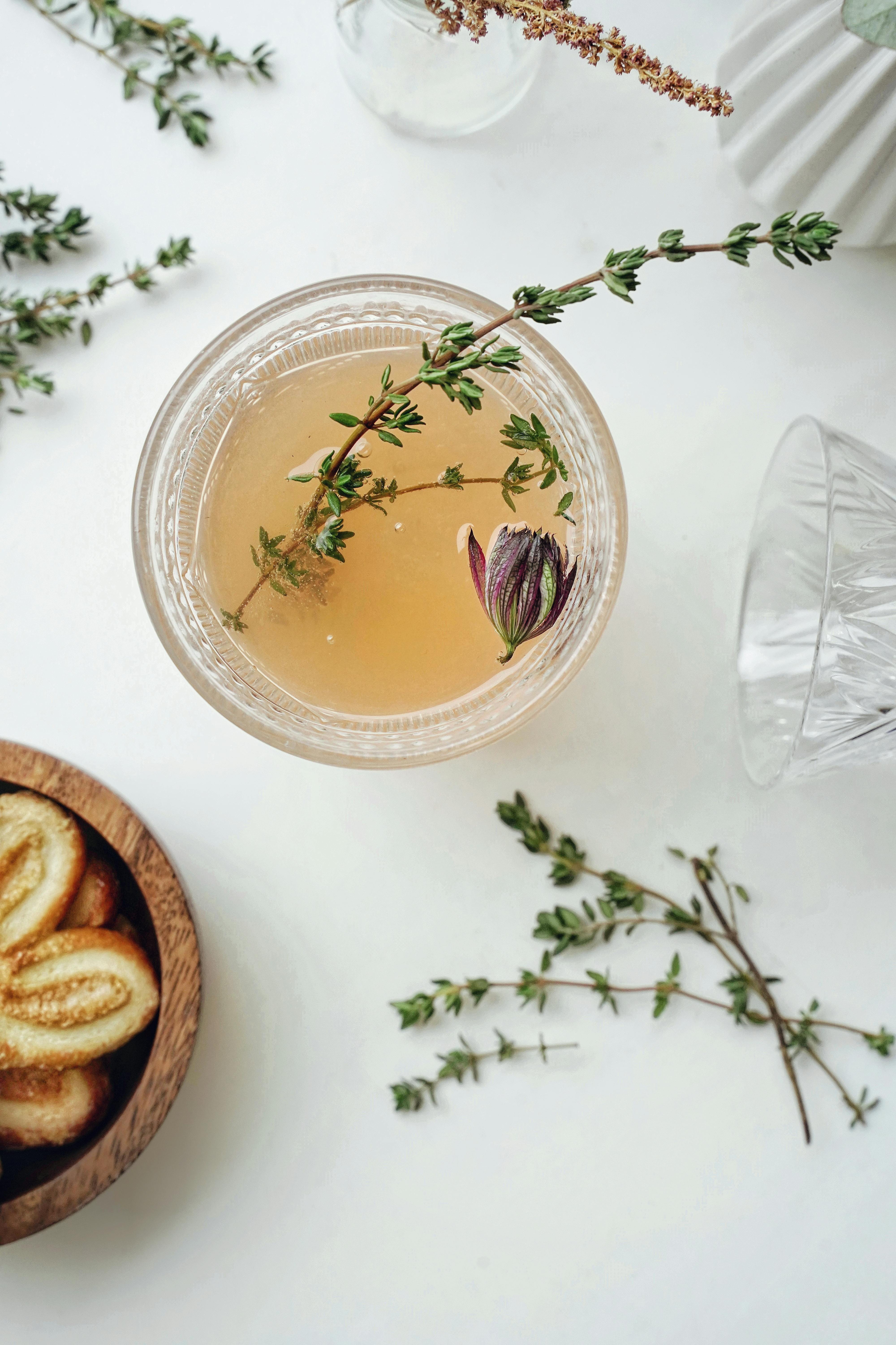 Fitness Coach Reveals The Step-By-Step Herbal Tea Recipe That Eases Bloating