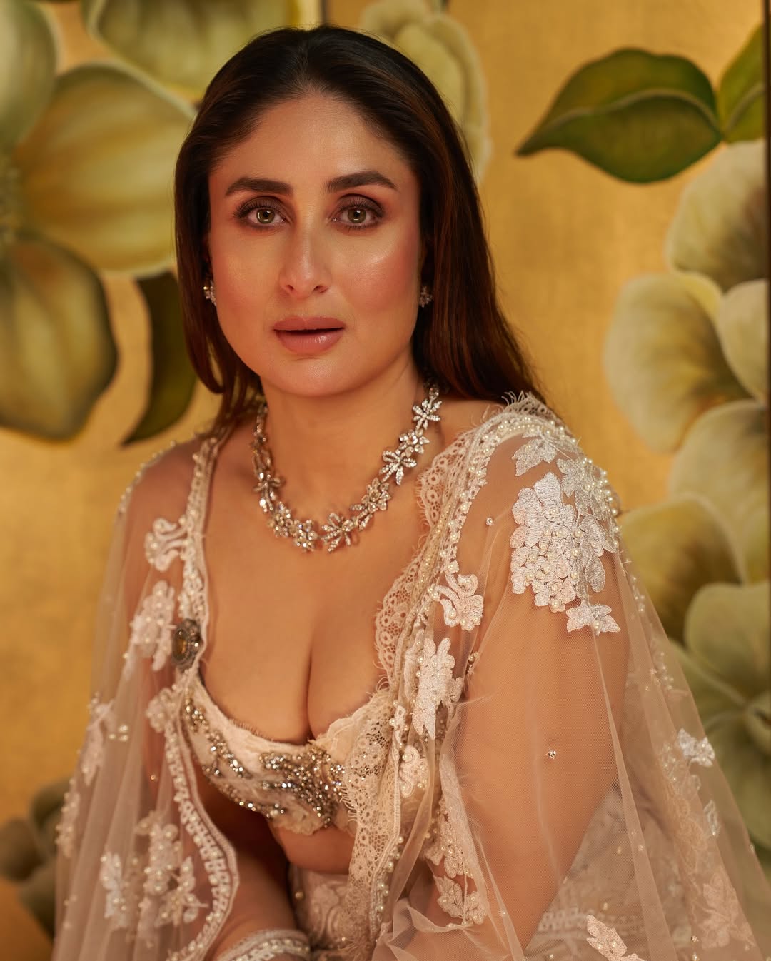 Kareena Kapoor Swaps Transformative Books For Crime Thrillers, Says Her Latest Read "Takes All My Time"