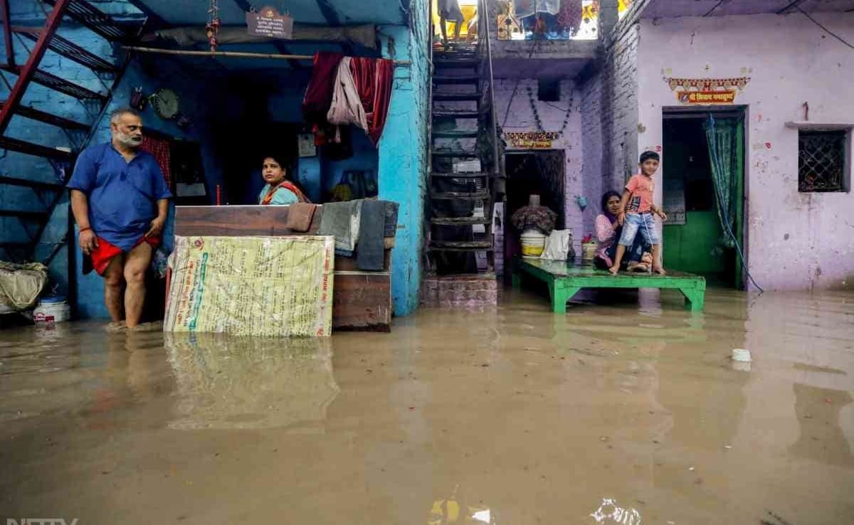 By Wednesday, water level is likely to rise to 206.90 metres By Wednesday, water level is likely to rise to 206.90 metres
