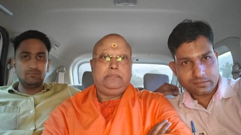 स्वामी चैतन्यानंद की 'लेडी ब्रिगेड' गिरफ्तार, तीनों सगी बहनें, पूछताछ में खोले कई राज