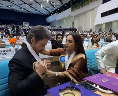 Watch: Rani Mukerji Helps Shah Rukh Khan Wear His National Award Medal. Internet Melts