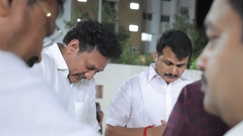 तमिलनाडु भगदड़: बच्चों के शव देखकर हिल गए मंत्री, अस्पताल में फूट-फूटकर रो पड़े