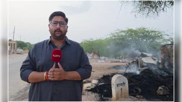 Tension in Jaisalmer: हिरण शिकार विवाद में हत्या के बाद डांगरी गांव में तनाव, दुकान-गाड़ियां फूंकी, कर्फ्यू जैसे हालात Tension in Jaisalmer: हिरण शिकार विवाद में हत्या के बाद डांगरी गांव में तनाव, दुकान-गाड़ियां फूंकी, कर्फ्यू जैसे हालात